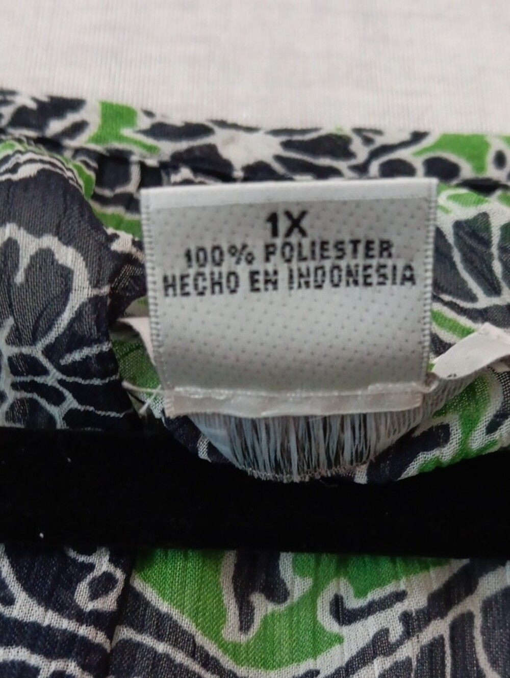 Liz Claiborne Green and Black Paisley Blouse - Picture 3 of 16